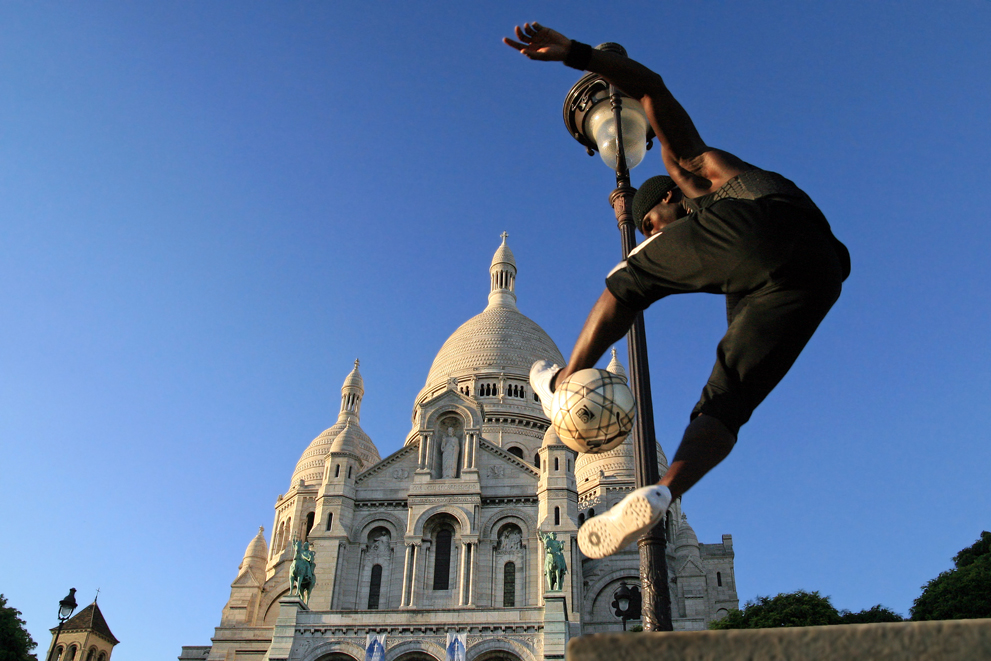 France - Paris - Sacré-Cœur - Flying Football
