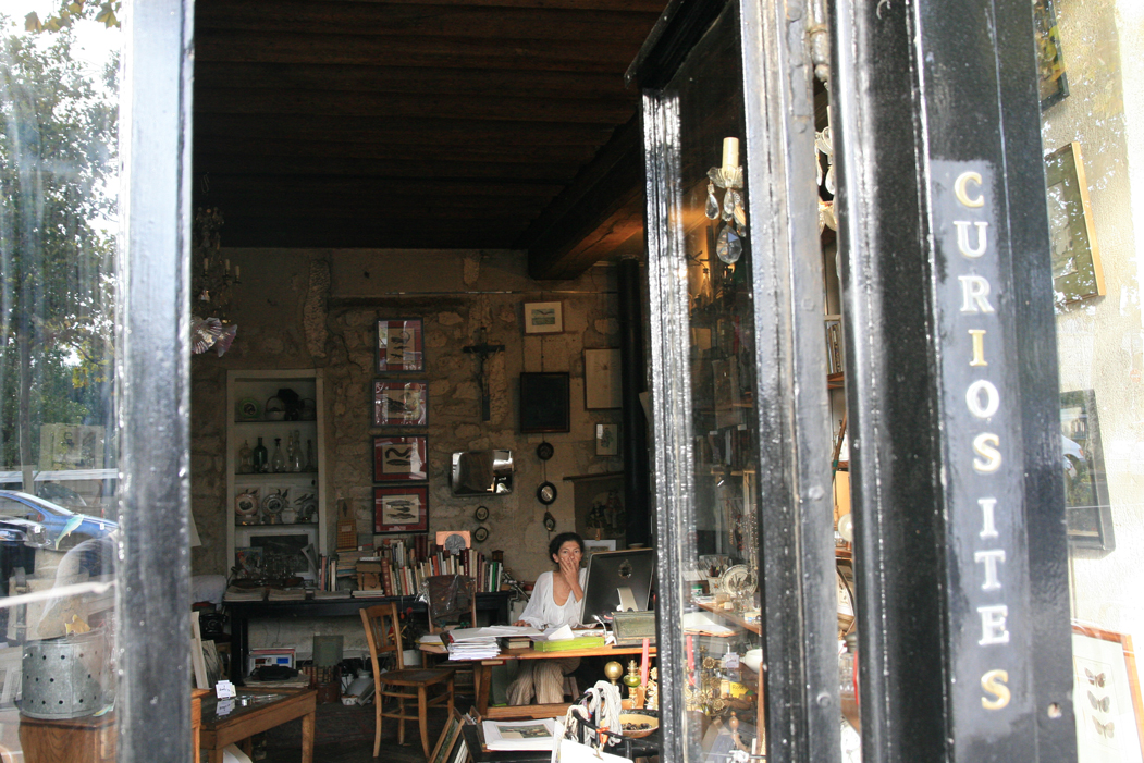 France - Paris - Les Rues - A Beautiful Little Shop